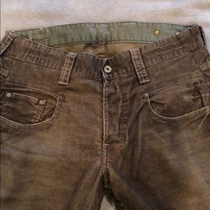 Men’s corduroy brown pants.